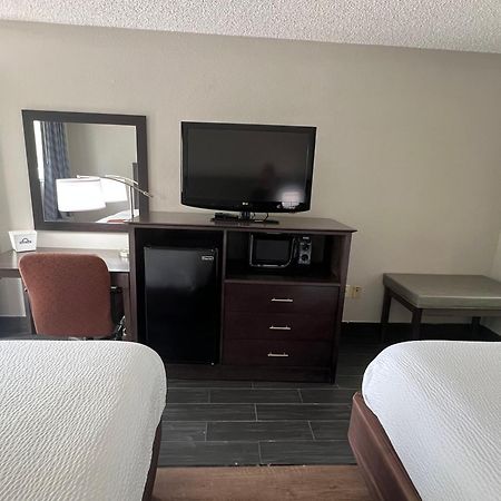 Days Inn & Suites By Wyndham Monroe Exteriör bild