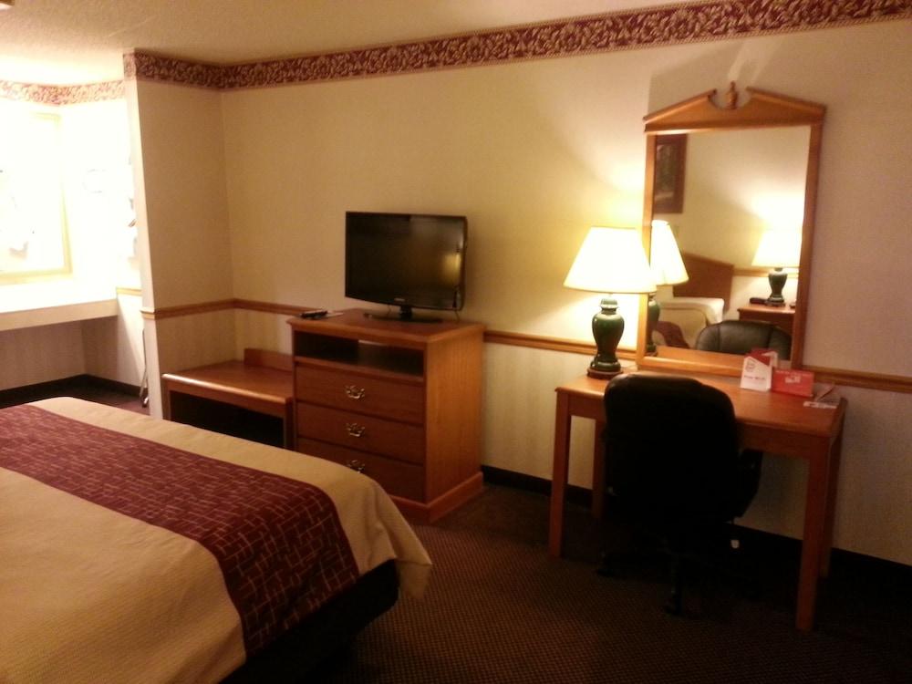 Days Inn & Suites By Wyndham Monroe Exteriör bild