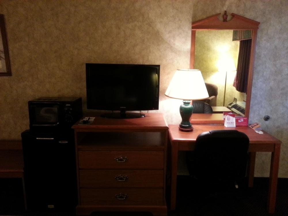 Days Inn & Suites By Wyndham Monroe Exteriör bild