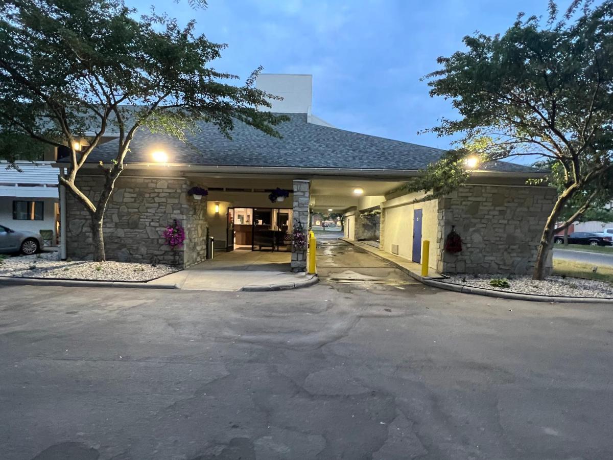 Days Inn & Suites By Wyndham Monroe Exteriör bild