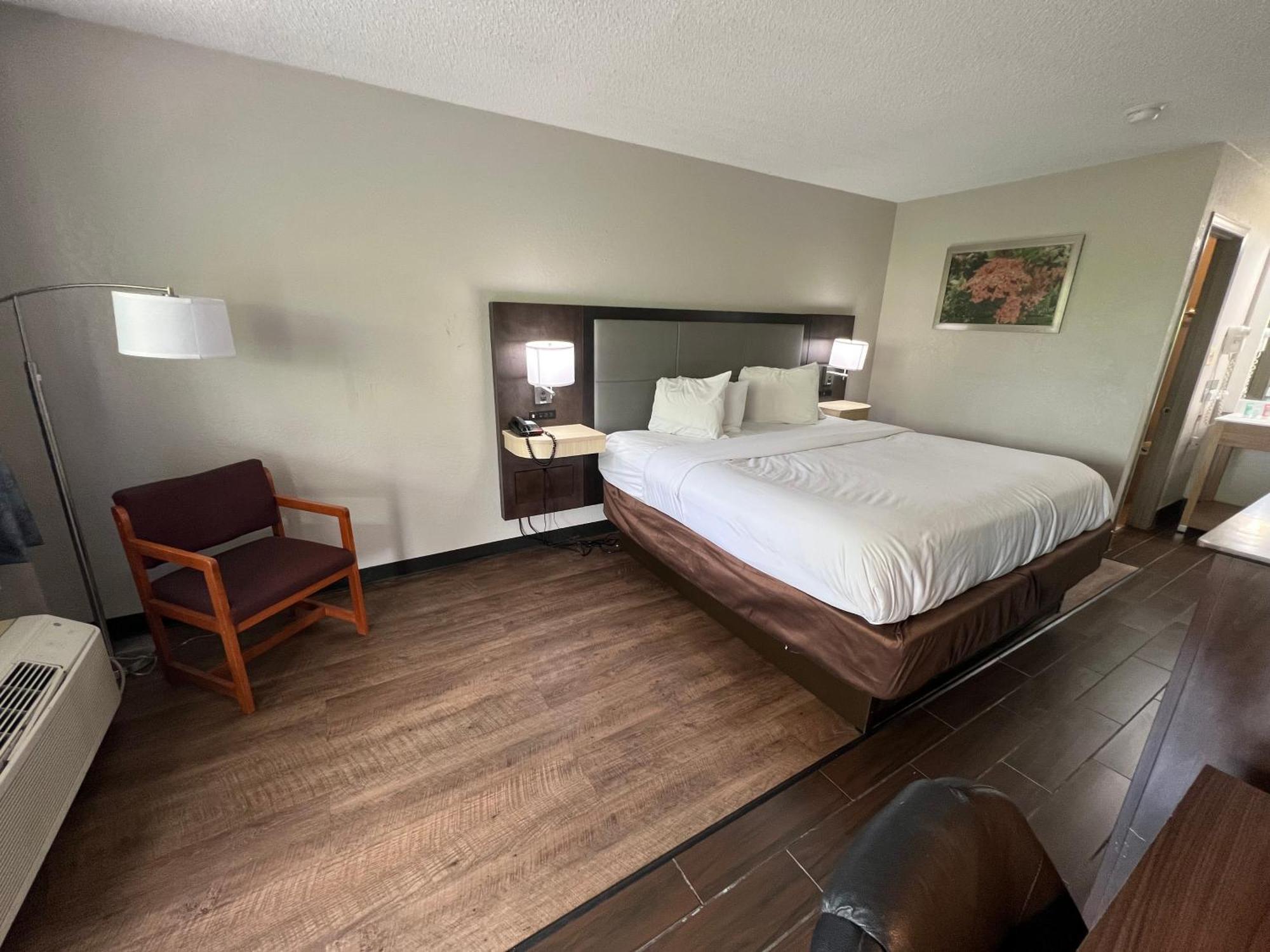 Days Inn & Suites By Wyndham Monroe Exteriör bild