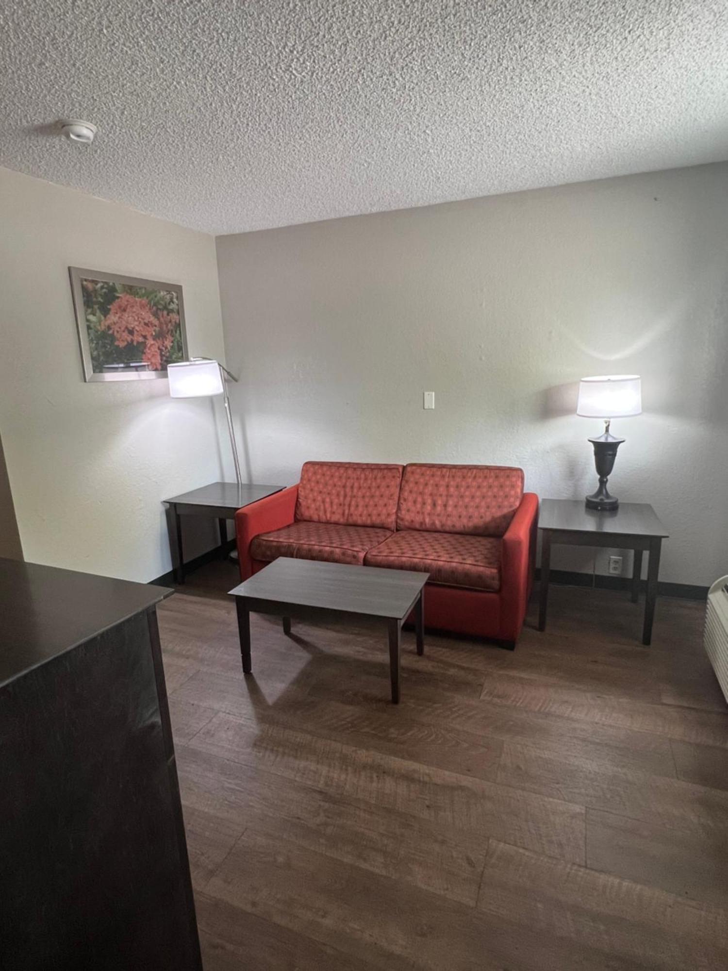 Days Inn & Suites By Wyndham Monroe Exteriör bild