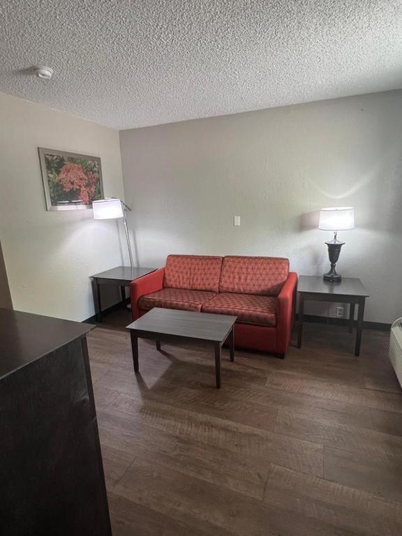 Days Inn & Suites By Wyndham Monroe Exteriör bild