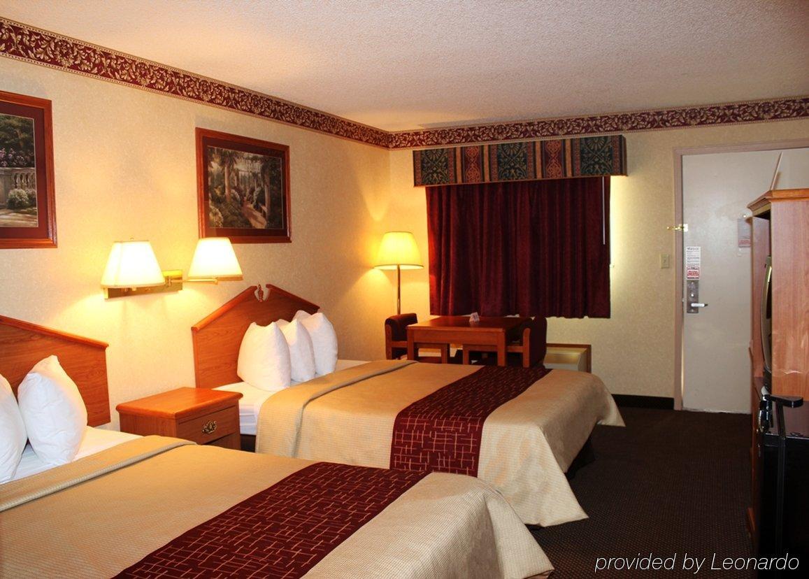 Days Inn & Suites By Wyndham Monroe Rum bild