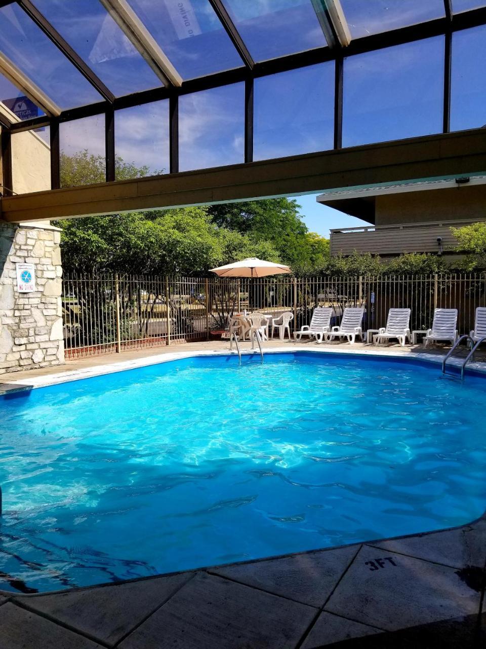 Days Inn & Suites By Wyndham Monroe Exteriör bild