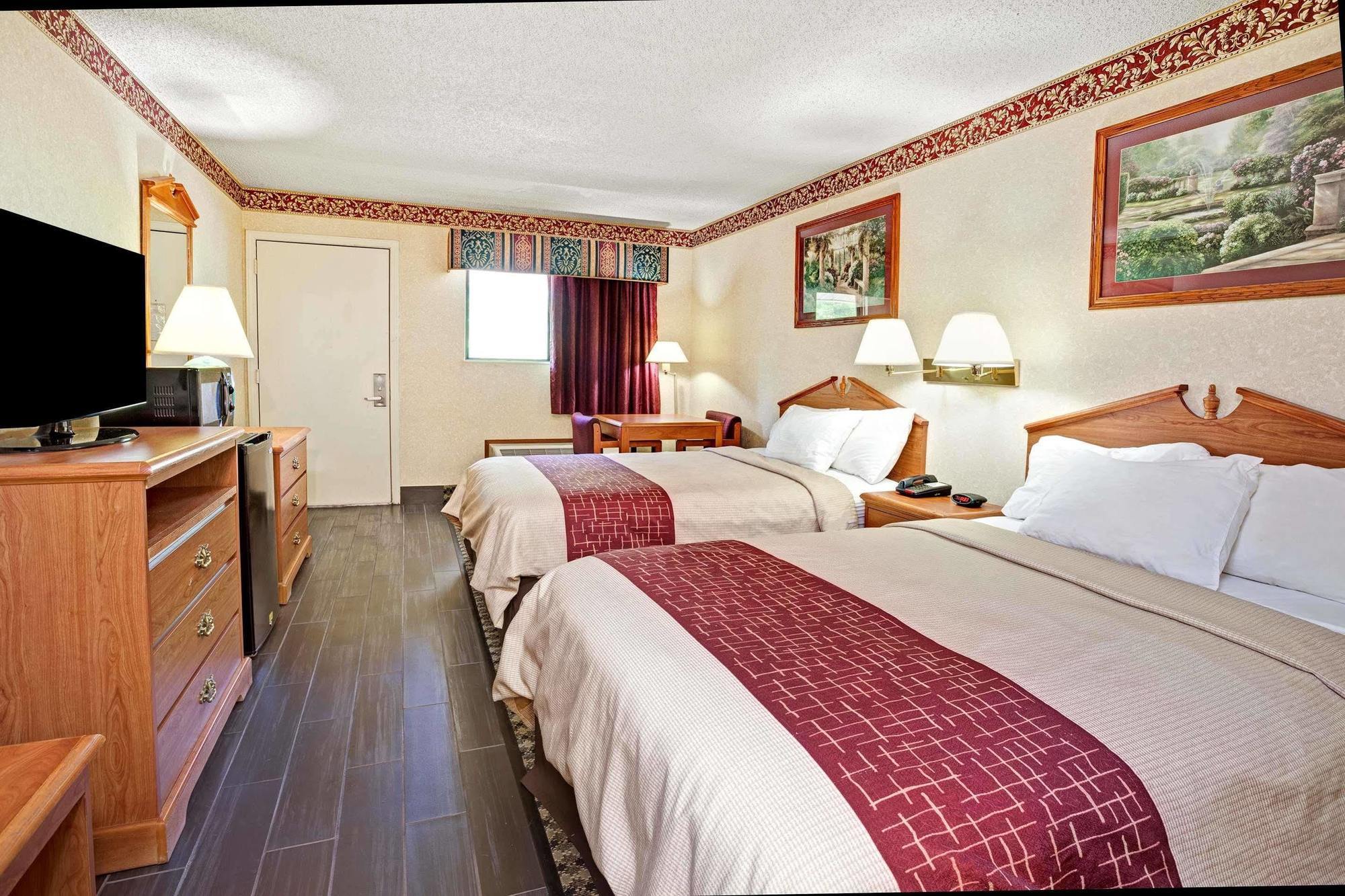 Days Inn & Suites By Wyndham Monroe Exteriör bild