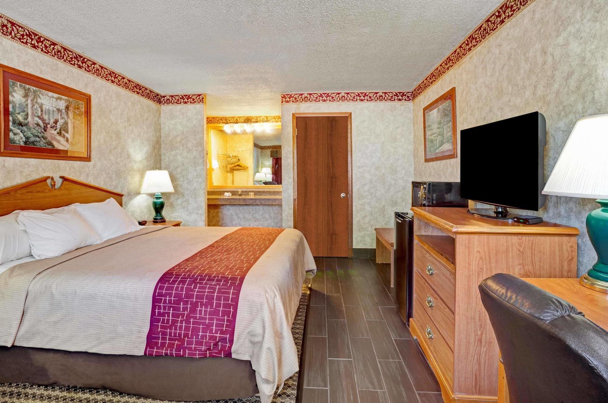 Days Inn & Suites By Wyndham Monroe Exteriör bild