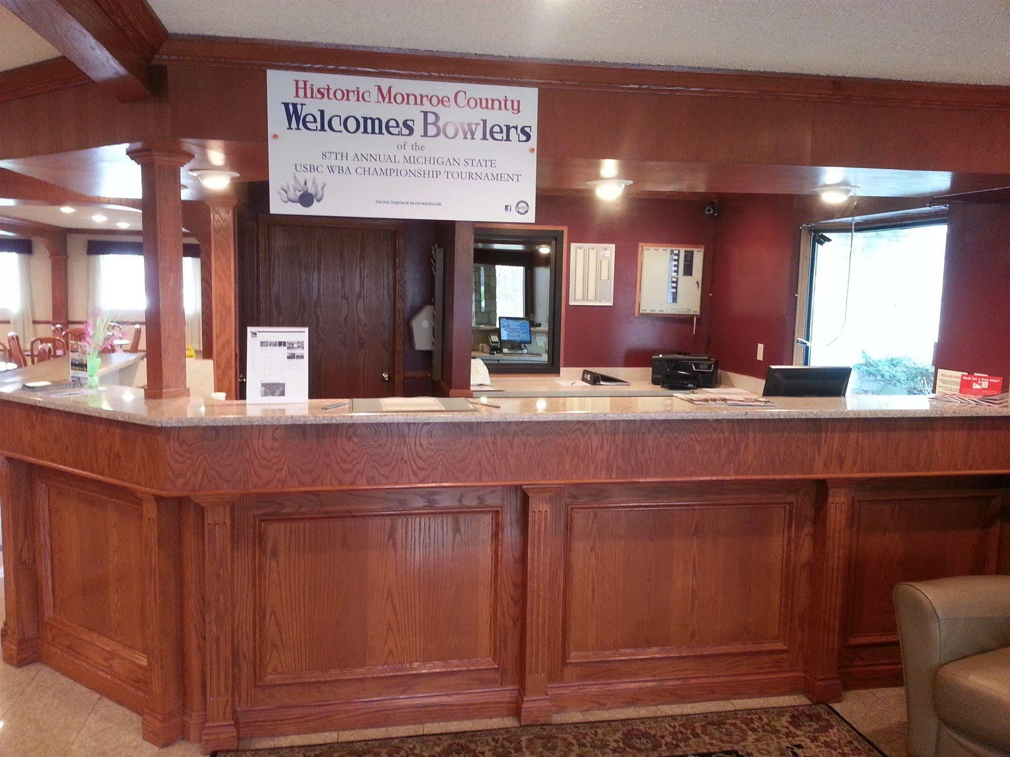 Days Inn & Suites By Wyndham Monroe Exteriör bild