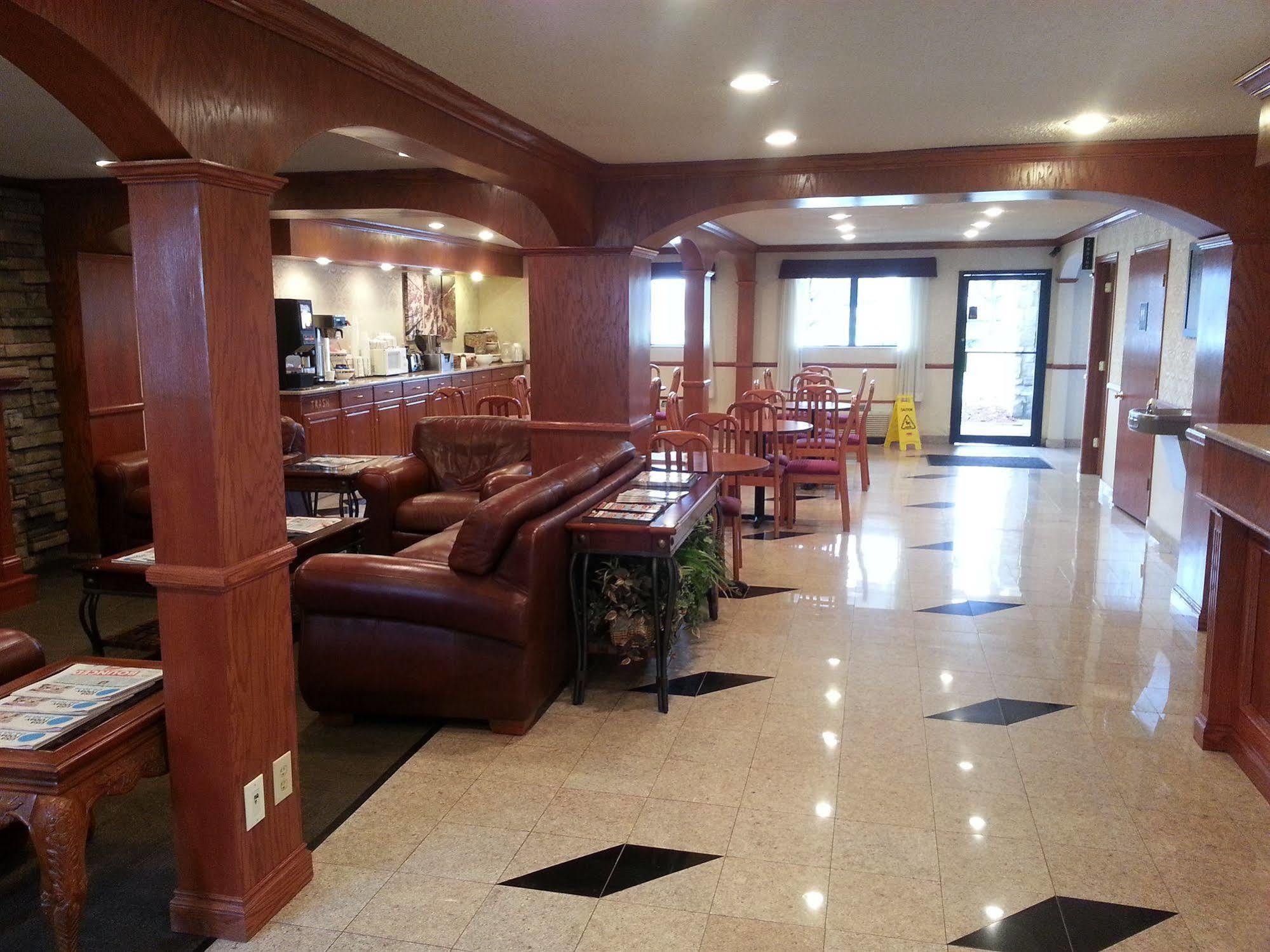Days Inn & Suites By Wyndham Monroe Exteriör bild