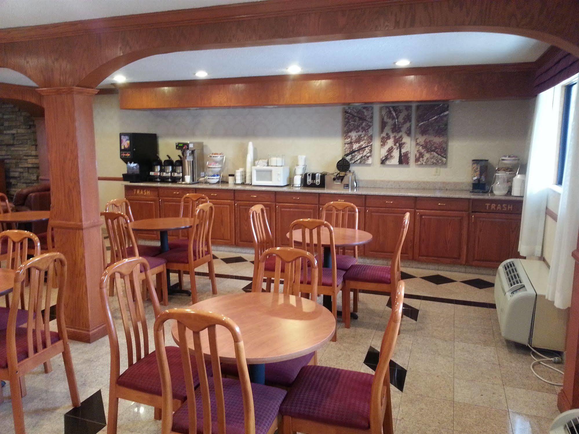 Days Inn & Suites By Wyndham Monroe Exteriör bild